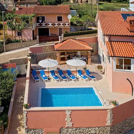 Petra By Villsy Kaštelir