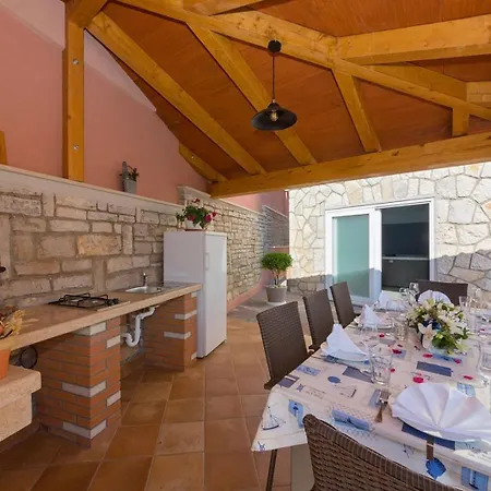 Petra By Villsy Kastelir