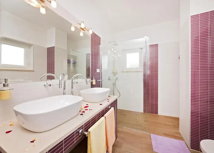 Villa Petra By Villsy