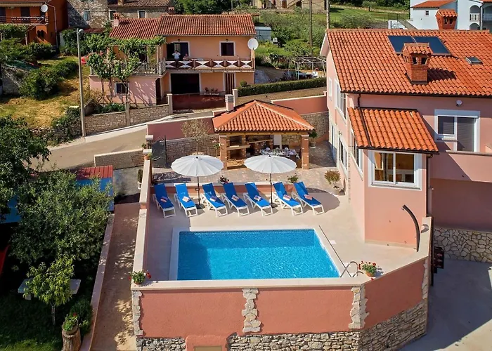 Petra By Villsy Kaštelir