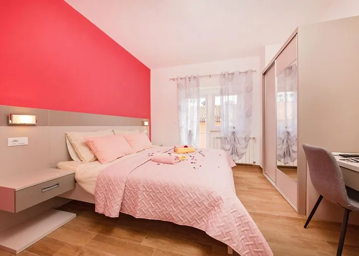 Villa Petra By Villsy Kaštelir