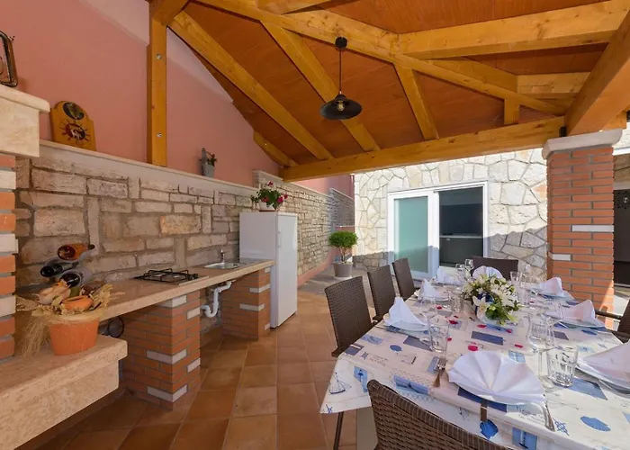 Petra By Villsy Kaštelir