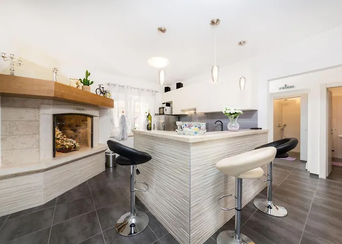 Petra By Villsy * Kaštelir