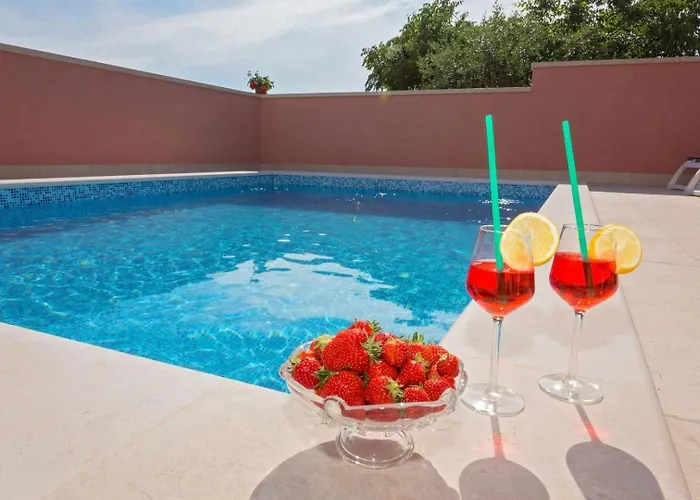 Petra By Villsy Kaštelir